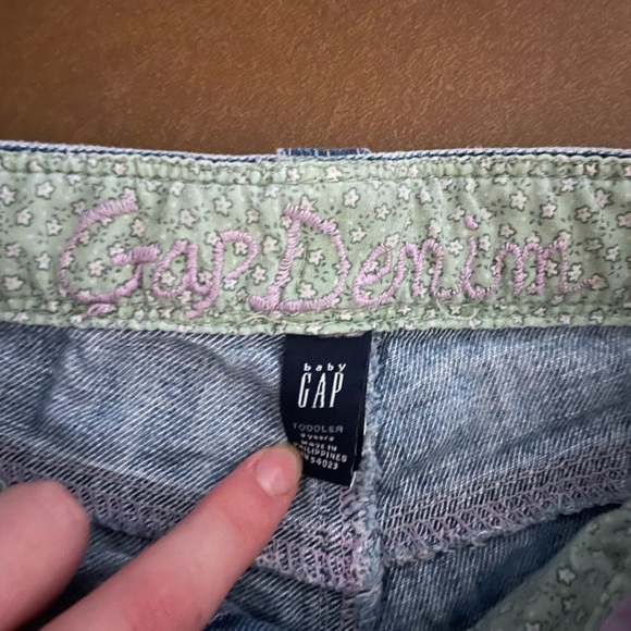 Baby Gap Girl Shorts - Picture 2 of 3